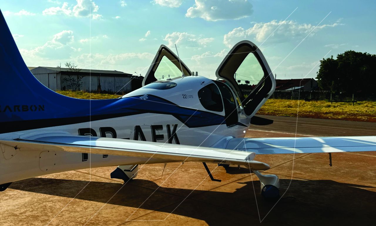 CIRRUS SR22 G5 CARBON 2015