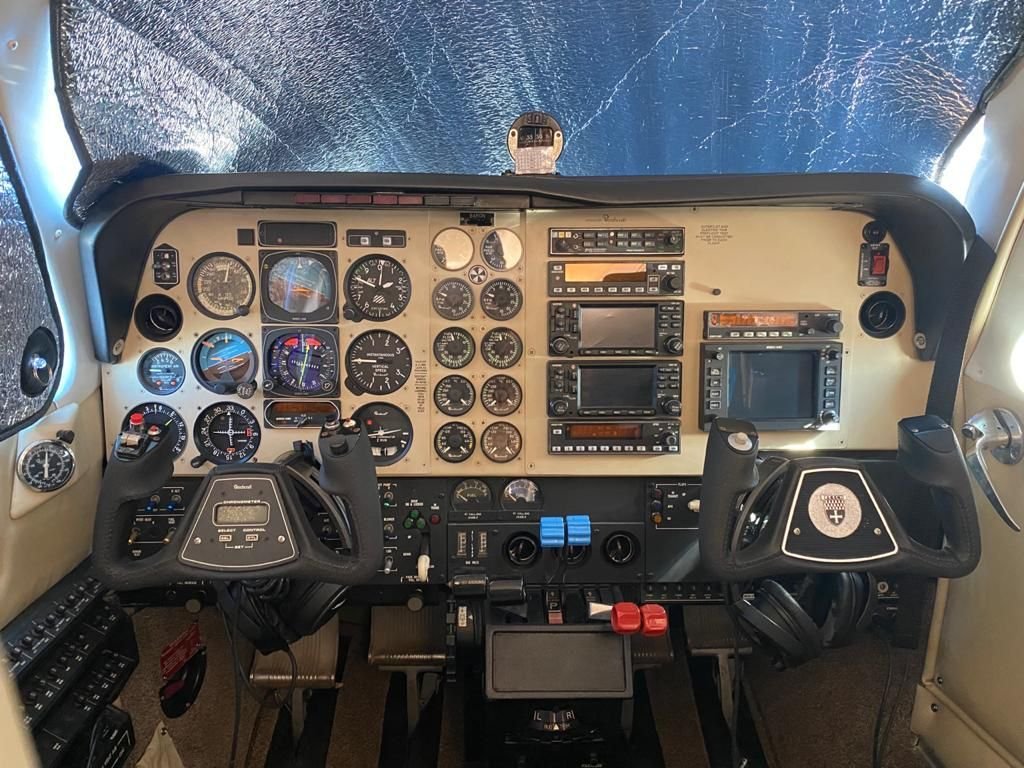 BEECHCRAFT BARON B58 2000