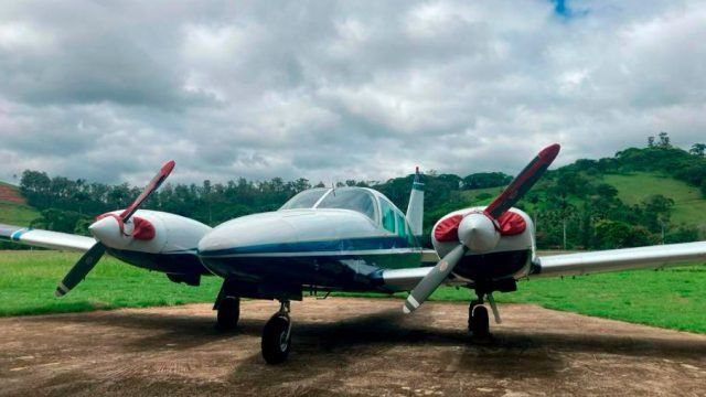 EMBRAER SENECA II EMB-810C 1980