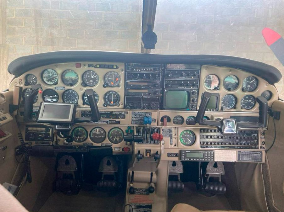 EMBRAER SENECA II EMB-810C 1980