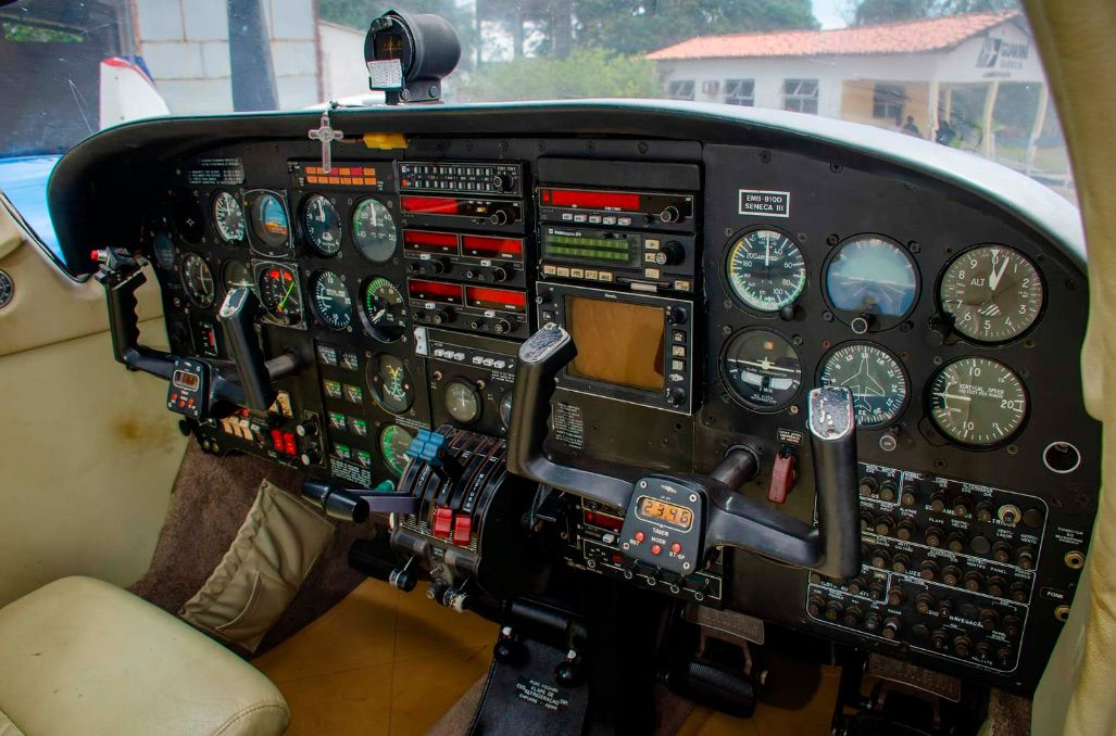 EMBRAER SENECA III EMB-810D 1987