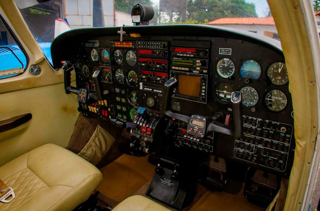 EMBRAER SENECA III EMB-810D 1987