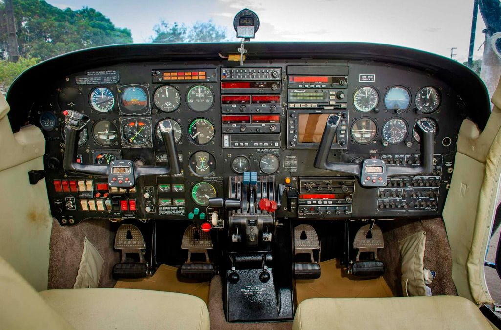 EMBRAER SENECA III EMB-810D 1987