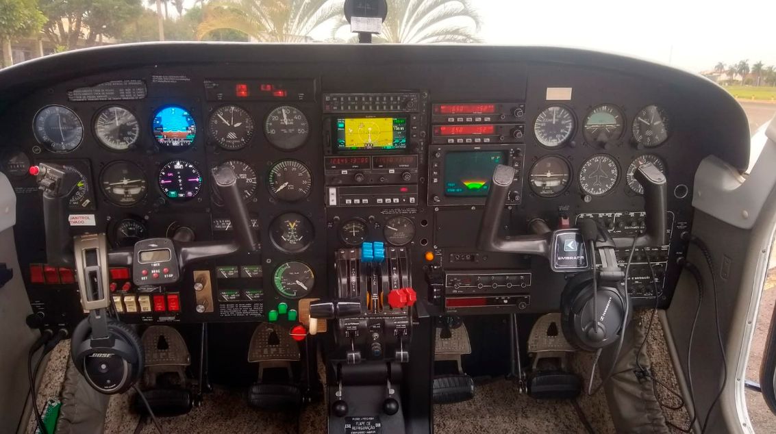 EMBRAER SENECA III EMB-810D 1989