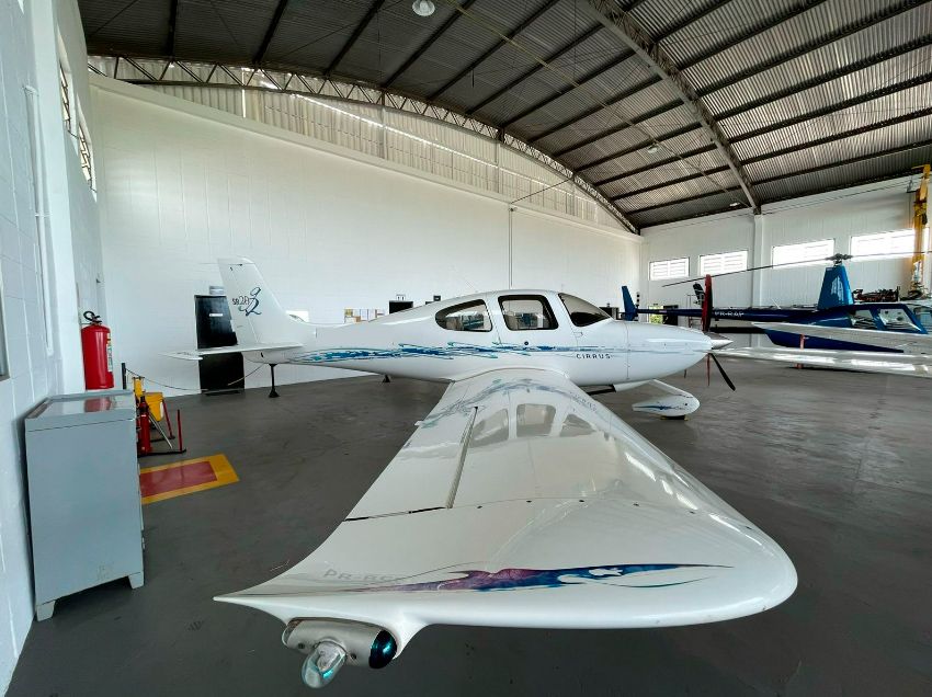 CIRRUS SR20 2006 À VENDA