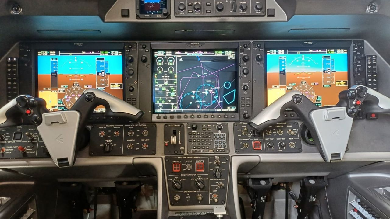 PHENOM 100 2009 À VENDA