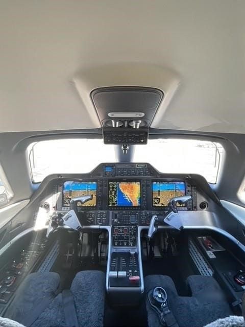 EMBRAER PHENOM 300 2011 À VENDA