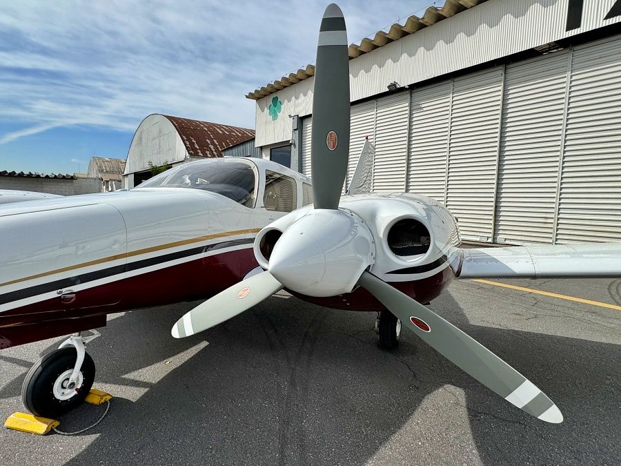 SENECA III EMB-810 1986