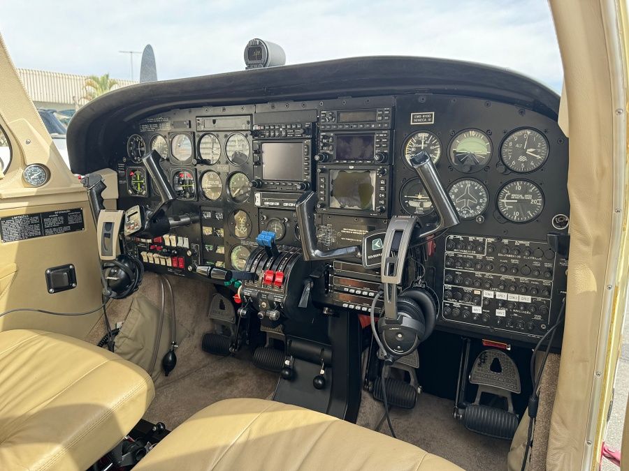 SENECA III EMB-810 1986