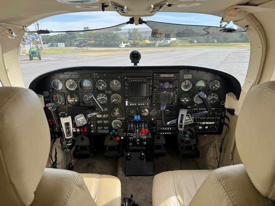 SENECA III EMB-810 1986