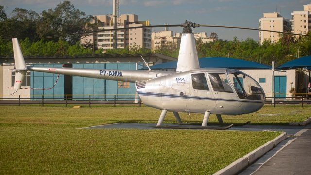 ROBINSON R44 RAVEN II 2006