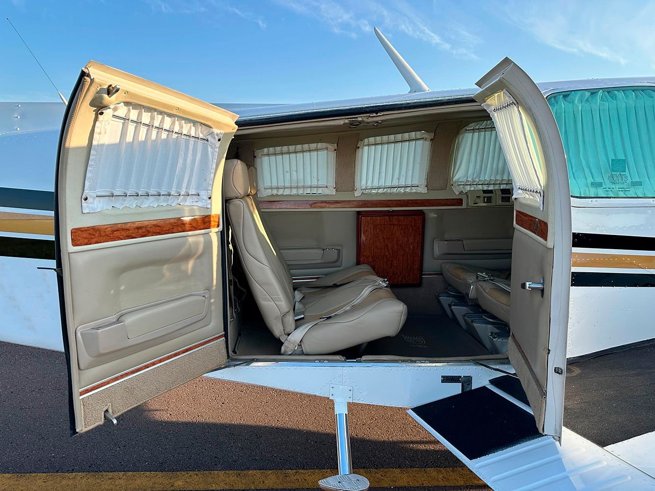 BEECHCRAFT BARON B58 1979