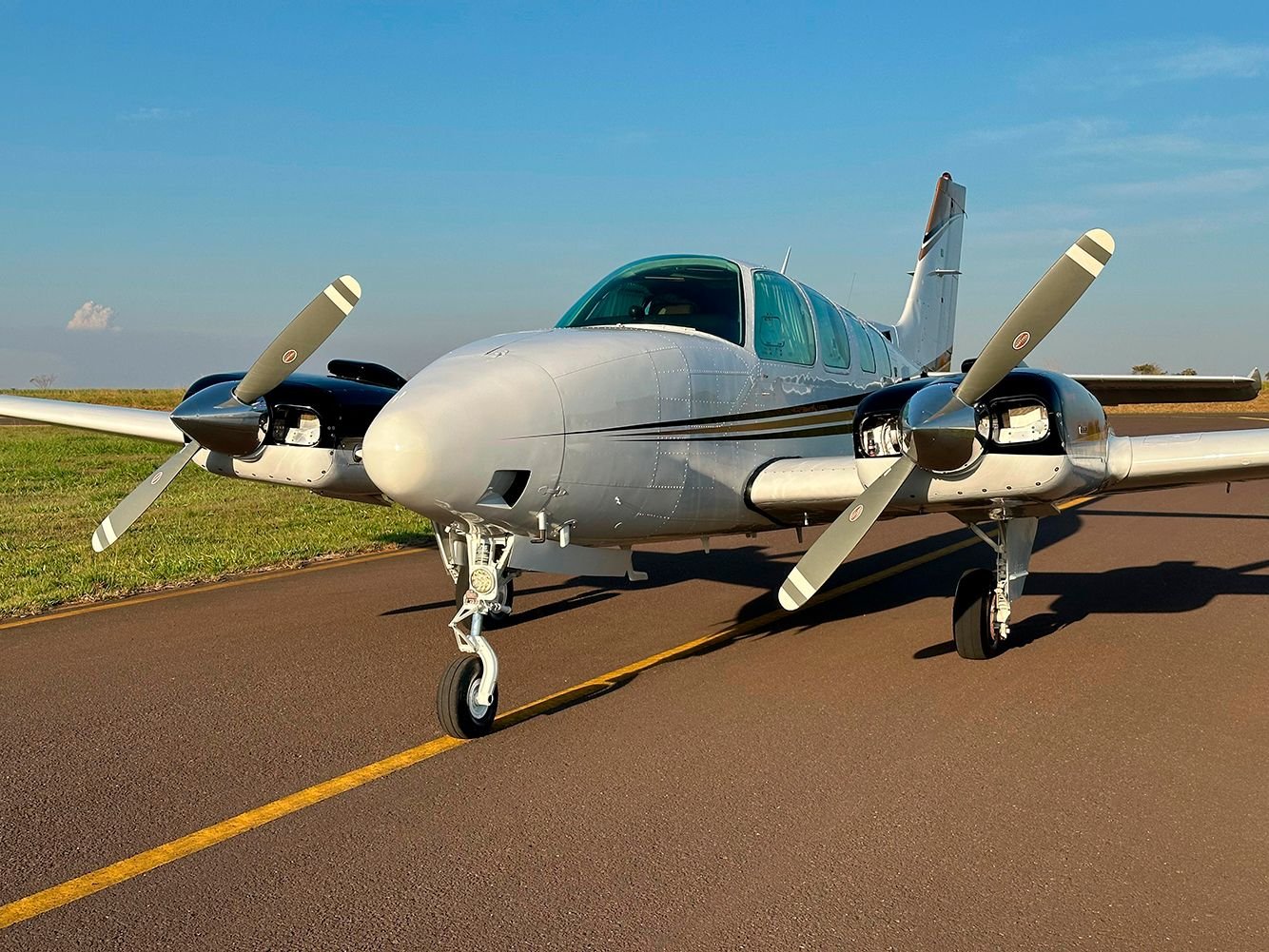BEECHCRAFT BARON B58 1979