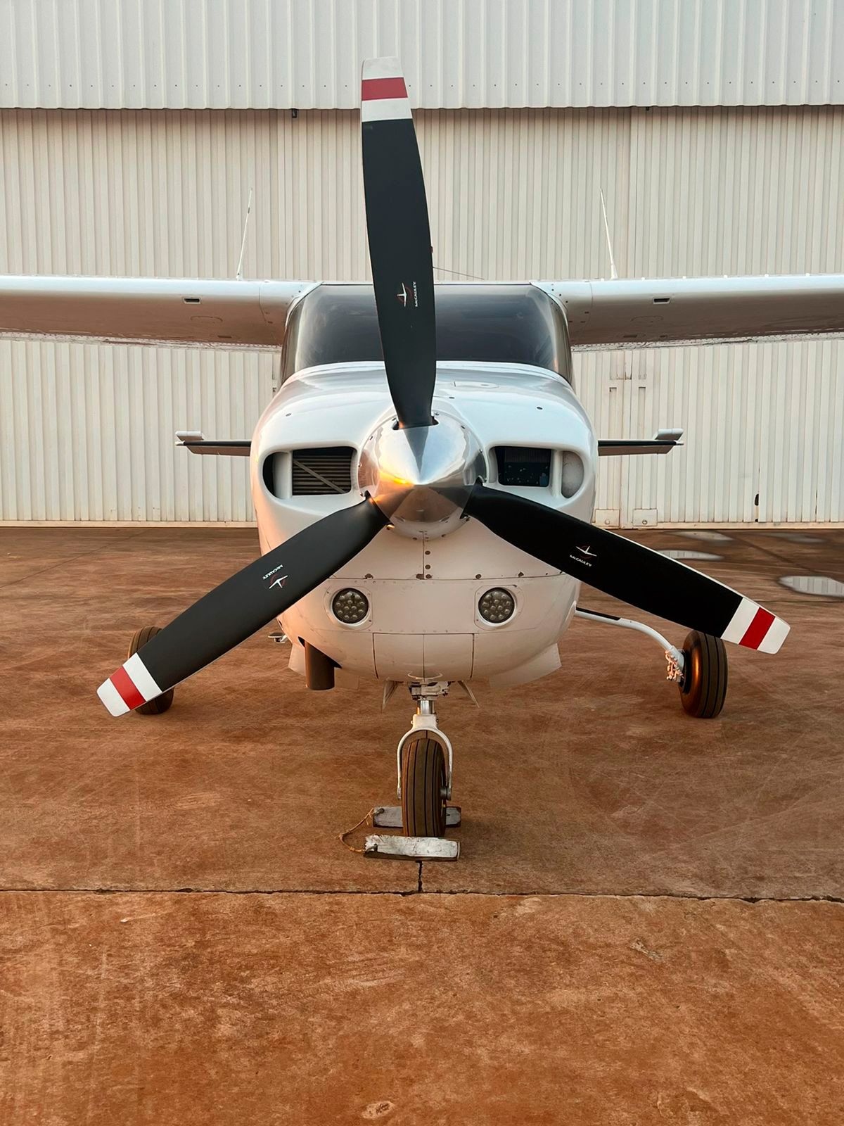 CESSNA T210M CENTURION 1977