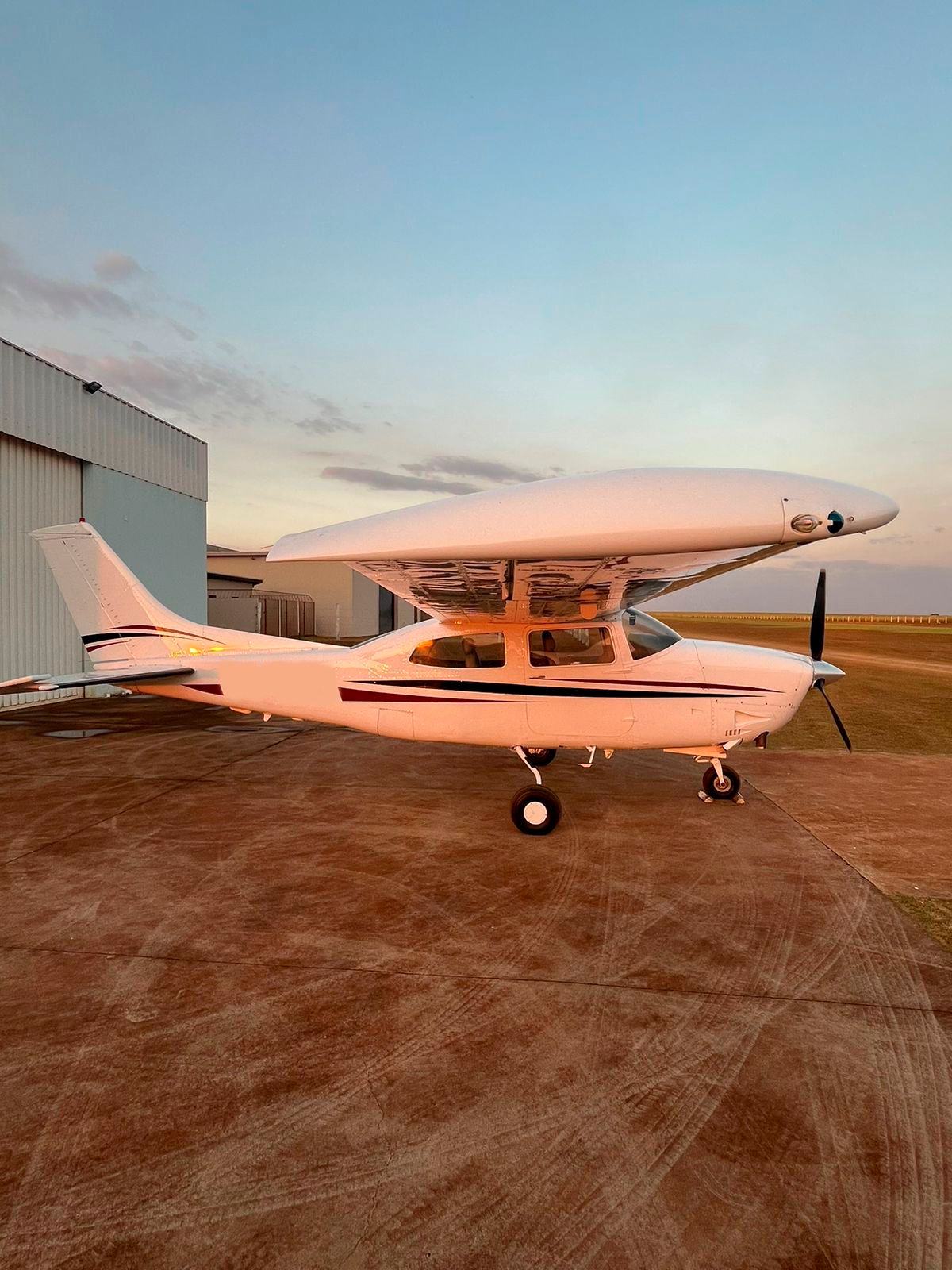 CESSNA T210M CENTURION 1977