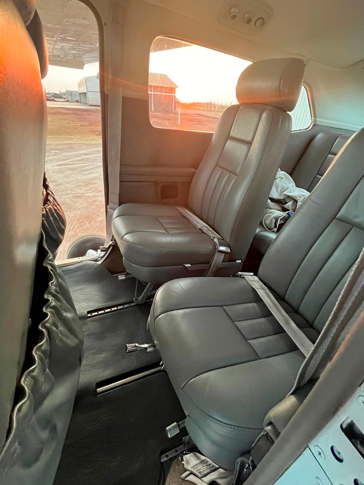 CESSNA T210M CENTURION 1977