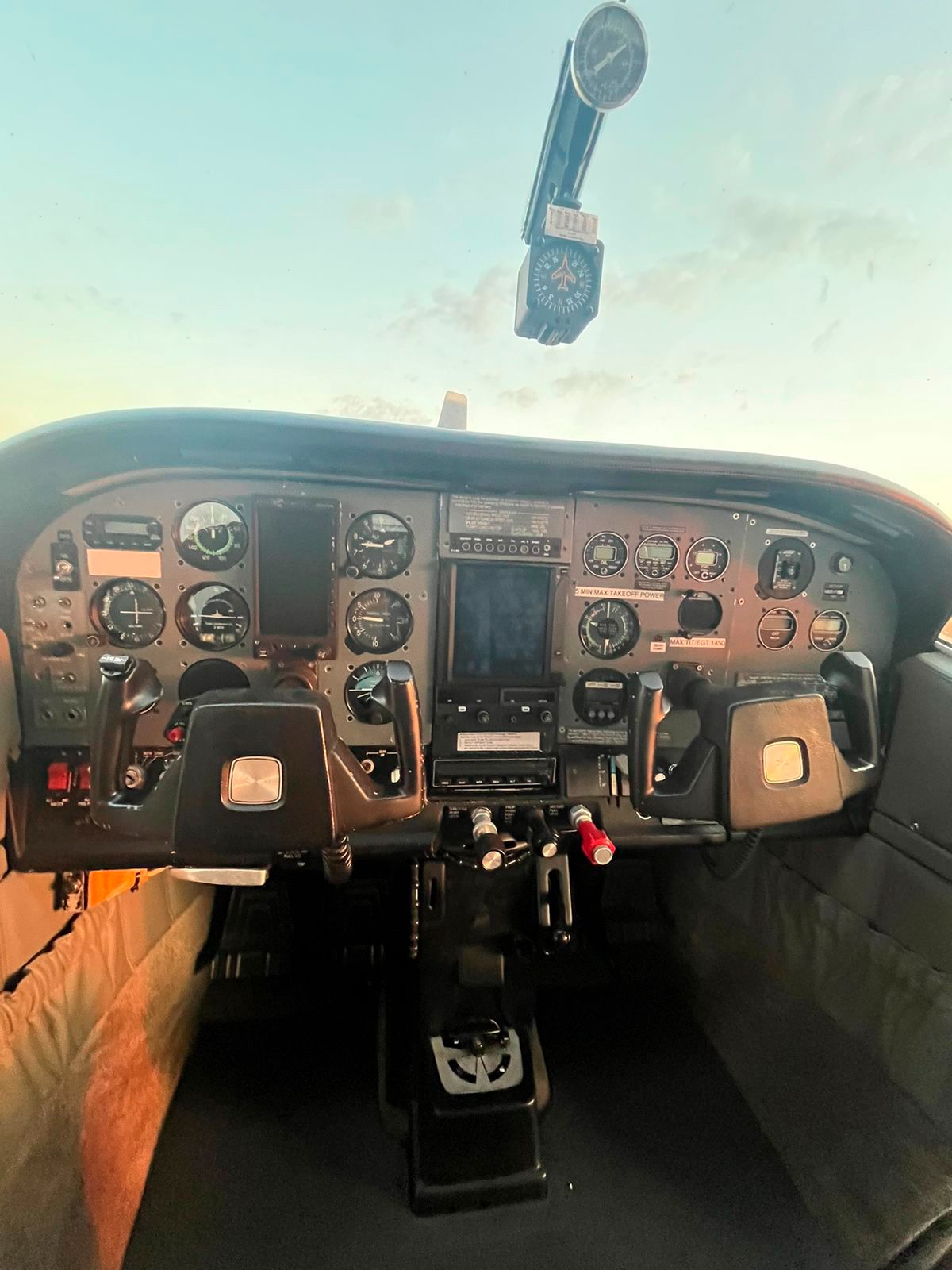 CESSNA T210M CENTURION 1977