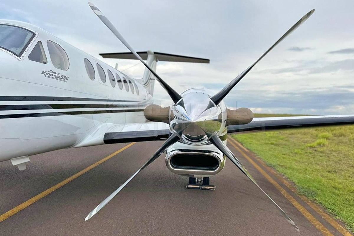 BEECHCRAFT KING AIR 350 2000