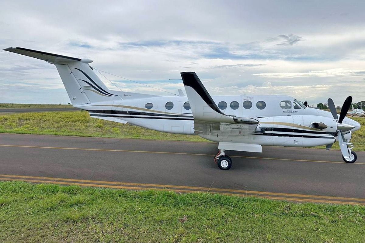 BEECHCRAFT KING AIR 350 2000