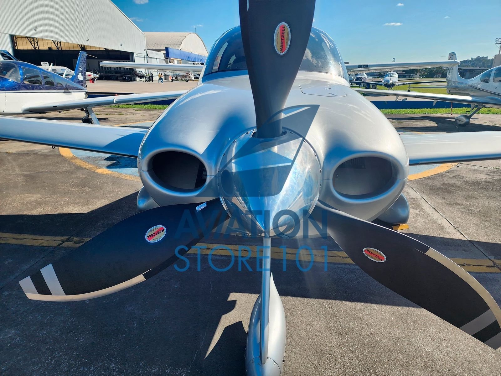 CIRRUS SR22 2010