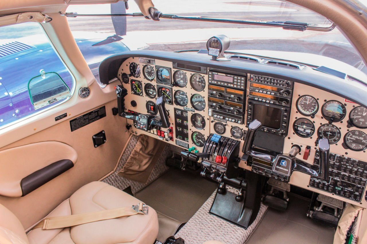 EMBRAER SENECA III EMB-810D 1989
