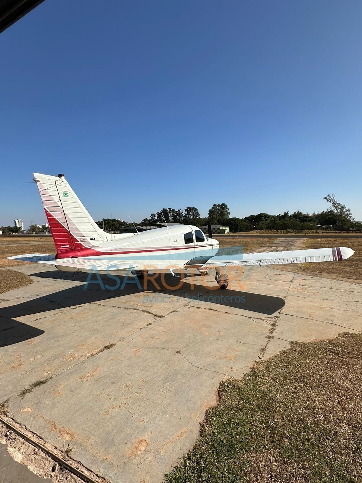 PIPER CHEROKEE PA-28-140 1974