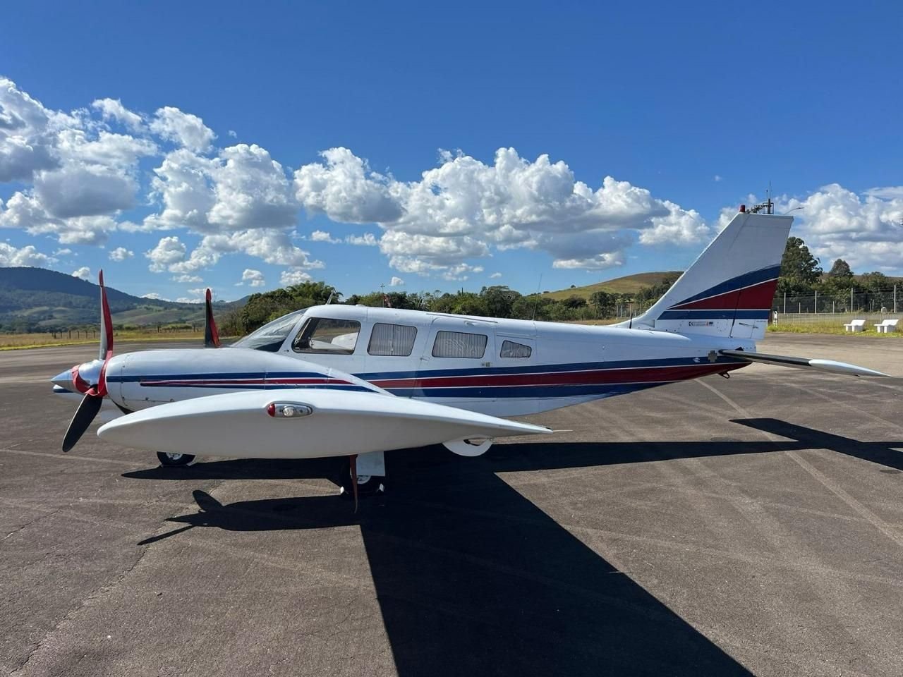 NEIVA EMB-810D SENECA III 1985