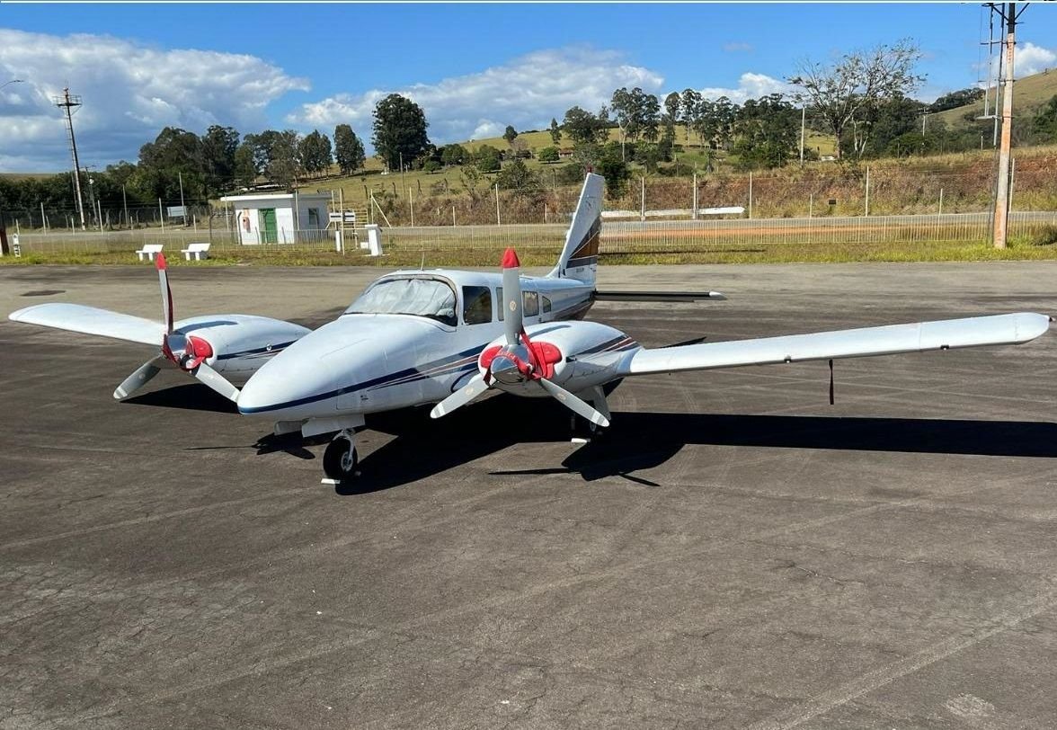 NEIVA EMB-810D SENECA III 1985