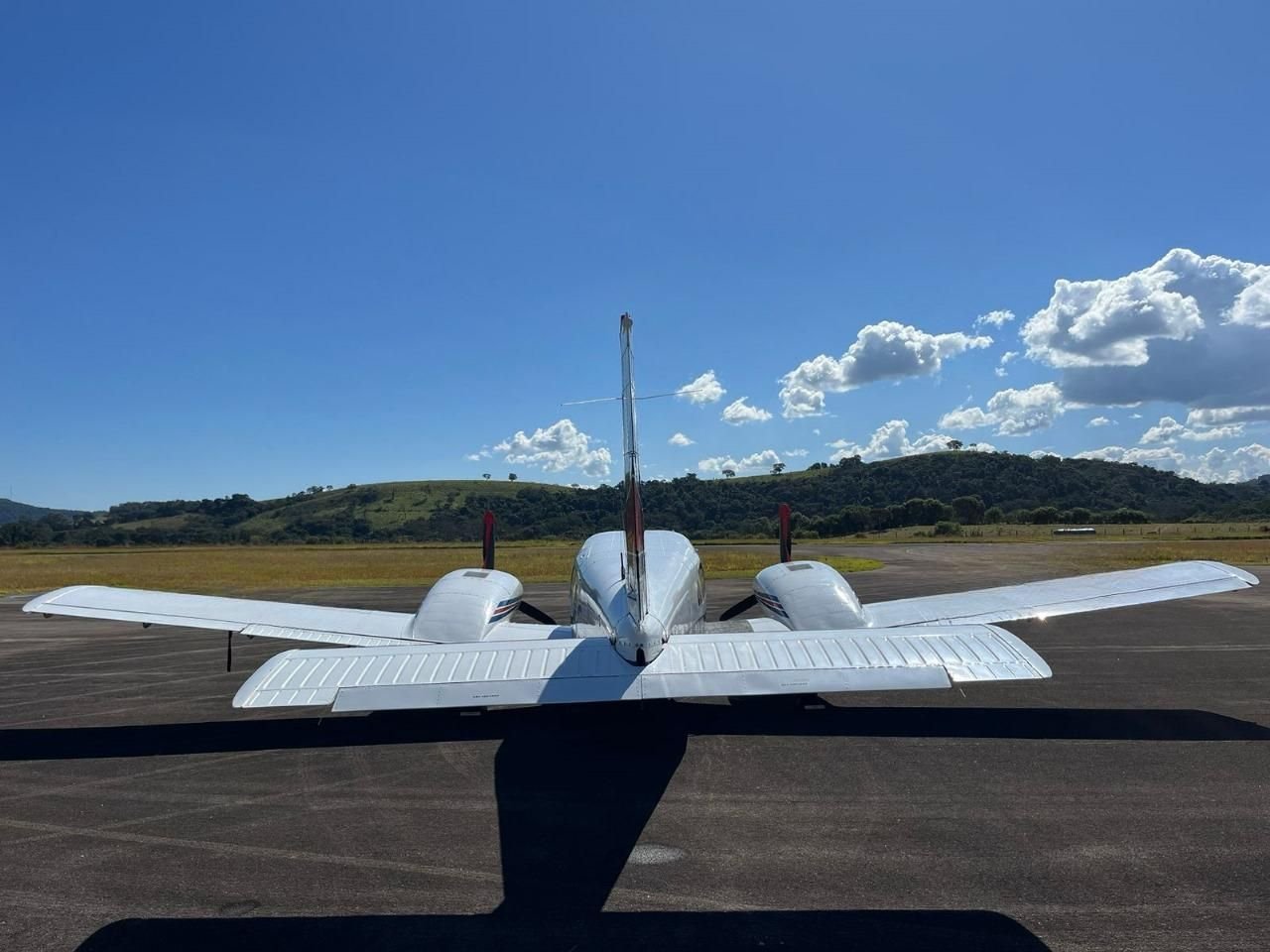 NEIVA EMB-810D SENECA III 1985