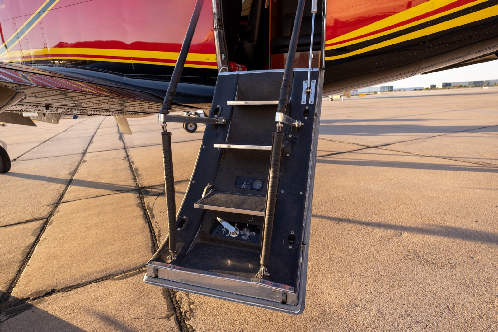 BEECHCRAFT KING AIR C90B 2004