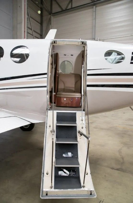 KING AIR C90GTX 2010