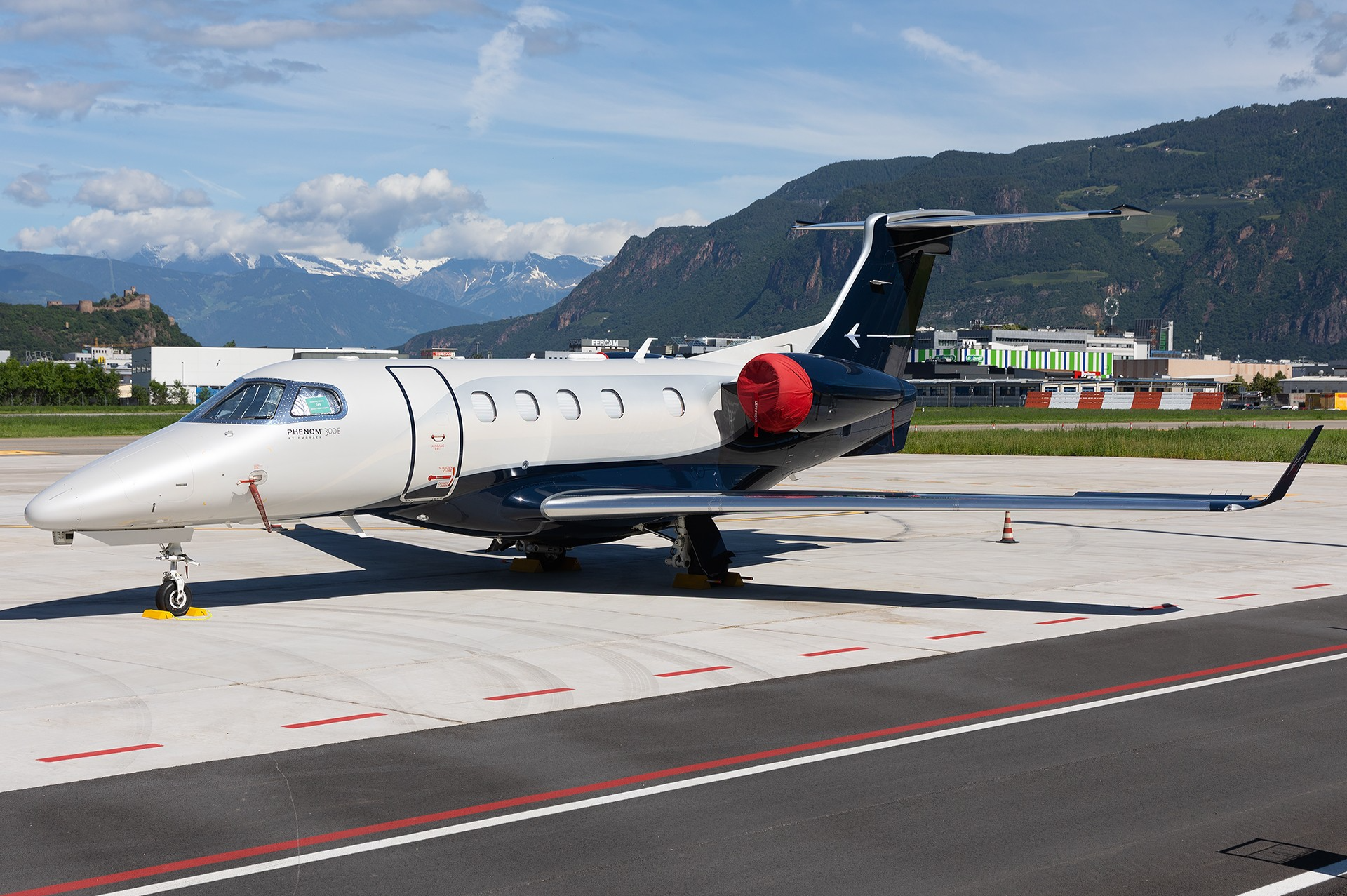 EMBRAER PHENOM 300E 2019
