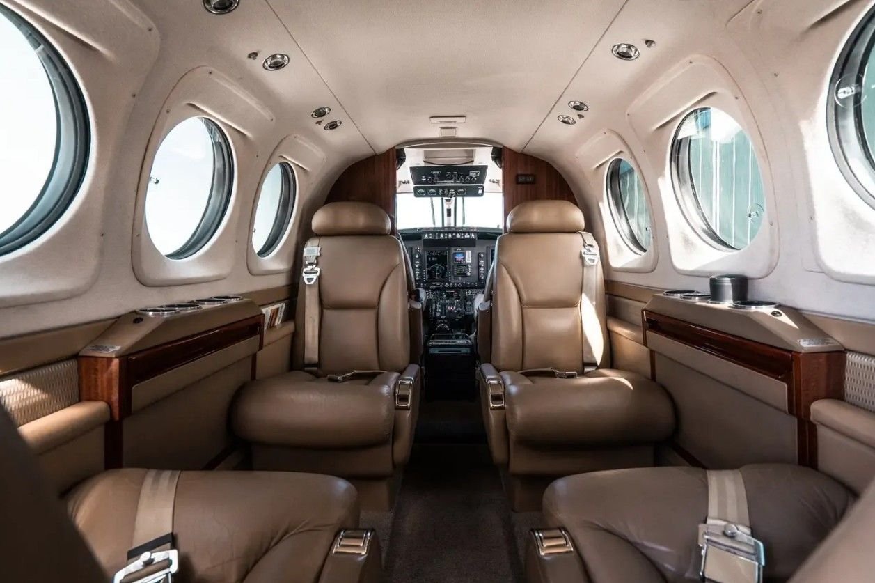 KING AIR C90GTX 2010