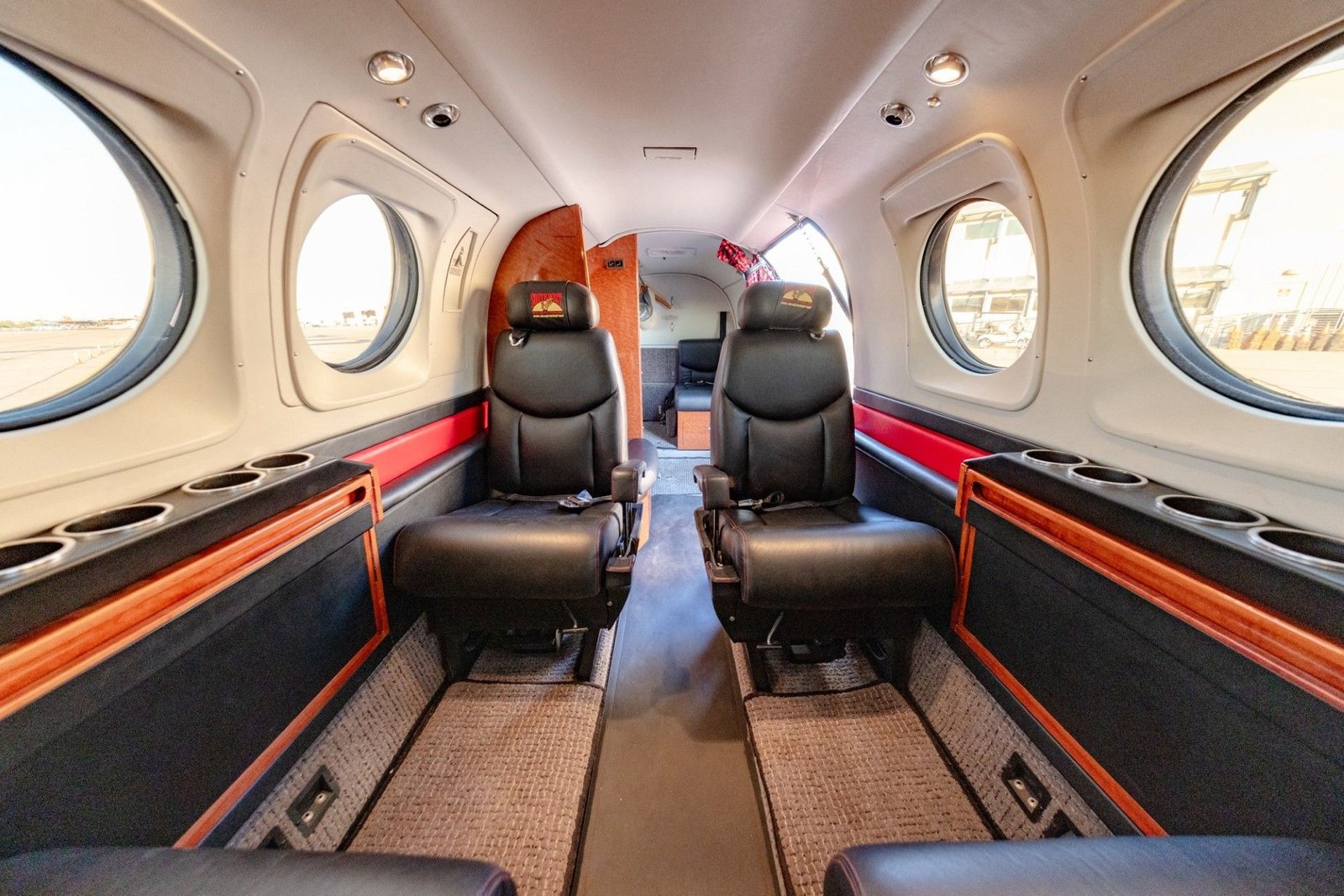 BEECHCRAFT KING AIR C90B 2004