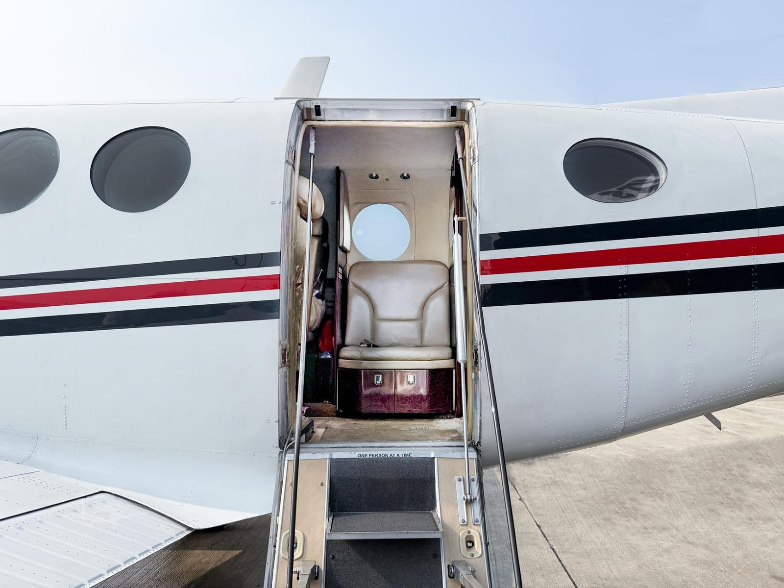 BEECHCRAFT KING AIR C90GTX 2011