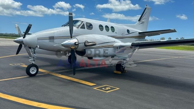 BEECHCRAFT KING AIR E90 1972