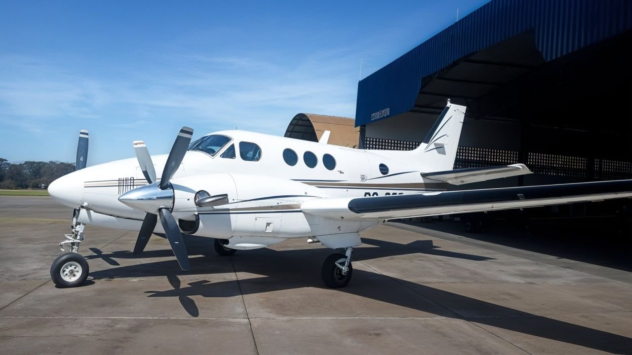 BEECHCRAFT KING AIR E90 1972