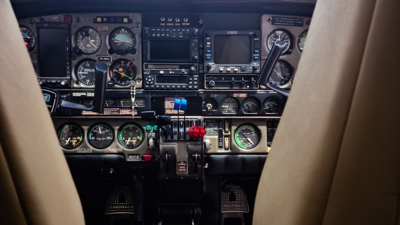 NEIVA/PIPER EMB-810C SENECA II 1980
