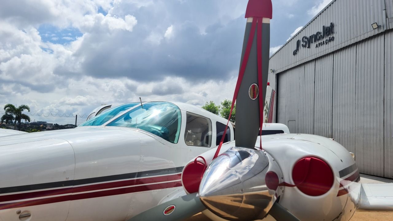 NEIVA/PIPER EMB-810C SENECA II 1980