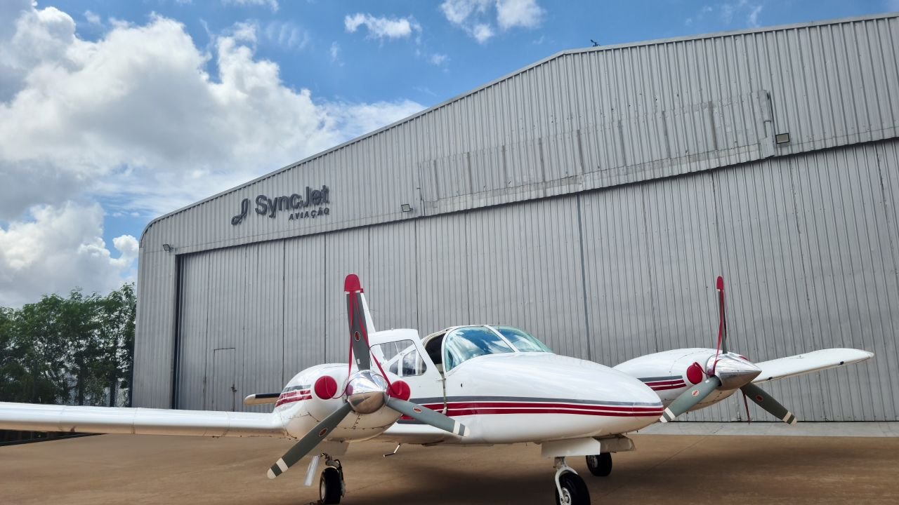 NEIVA/PIPER EMB-810C SENECA II 1980