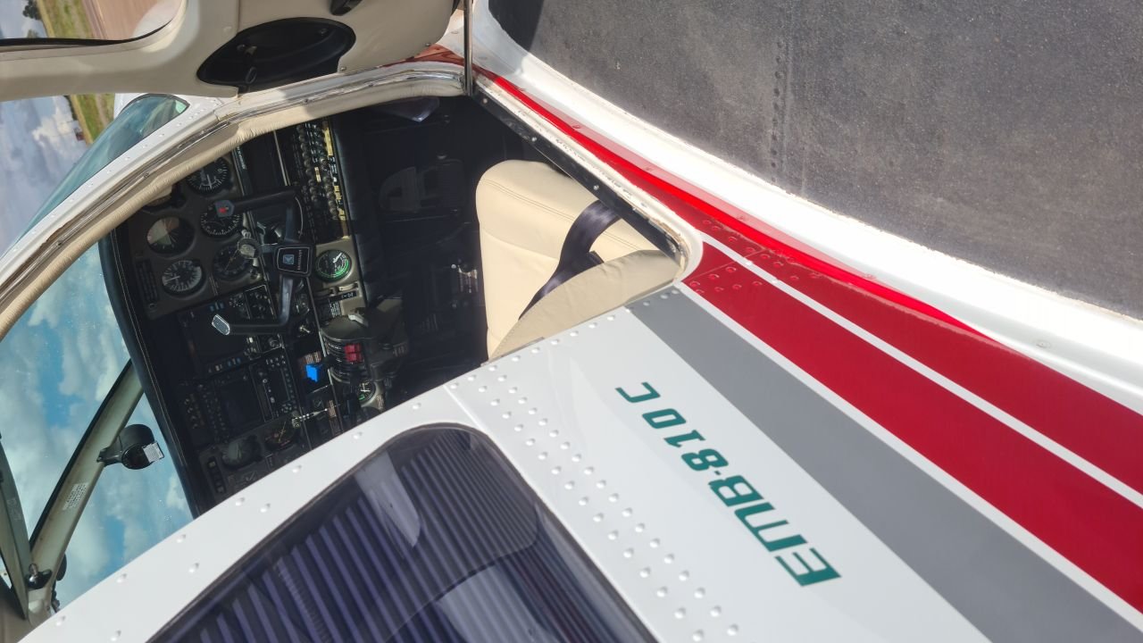 NEIVA/PIPER EMB-810C SENECA II 1980