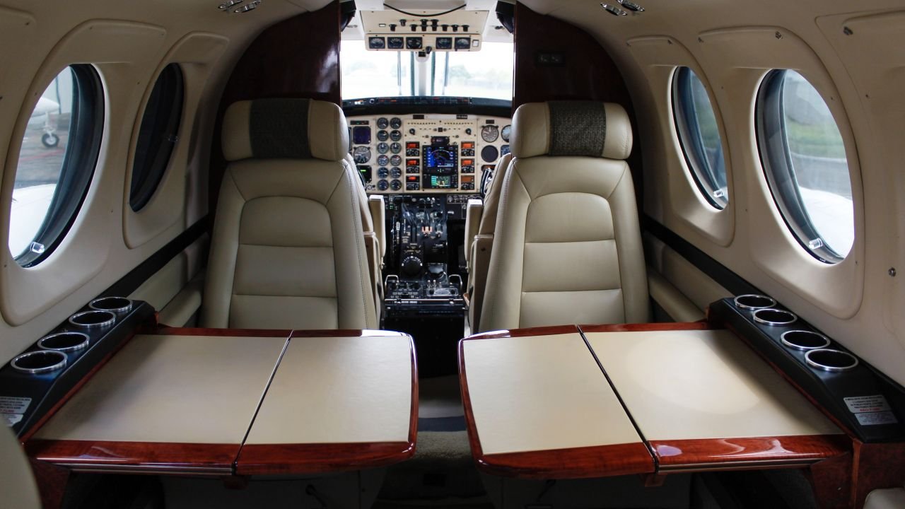 BEECHCRAFT KING AIR C90B 2001
