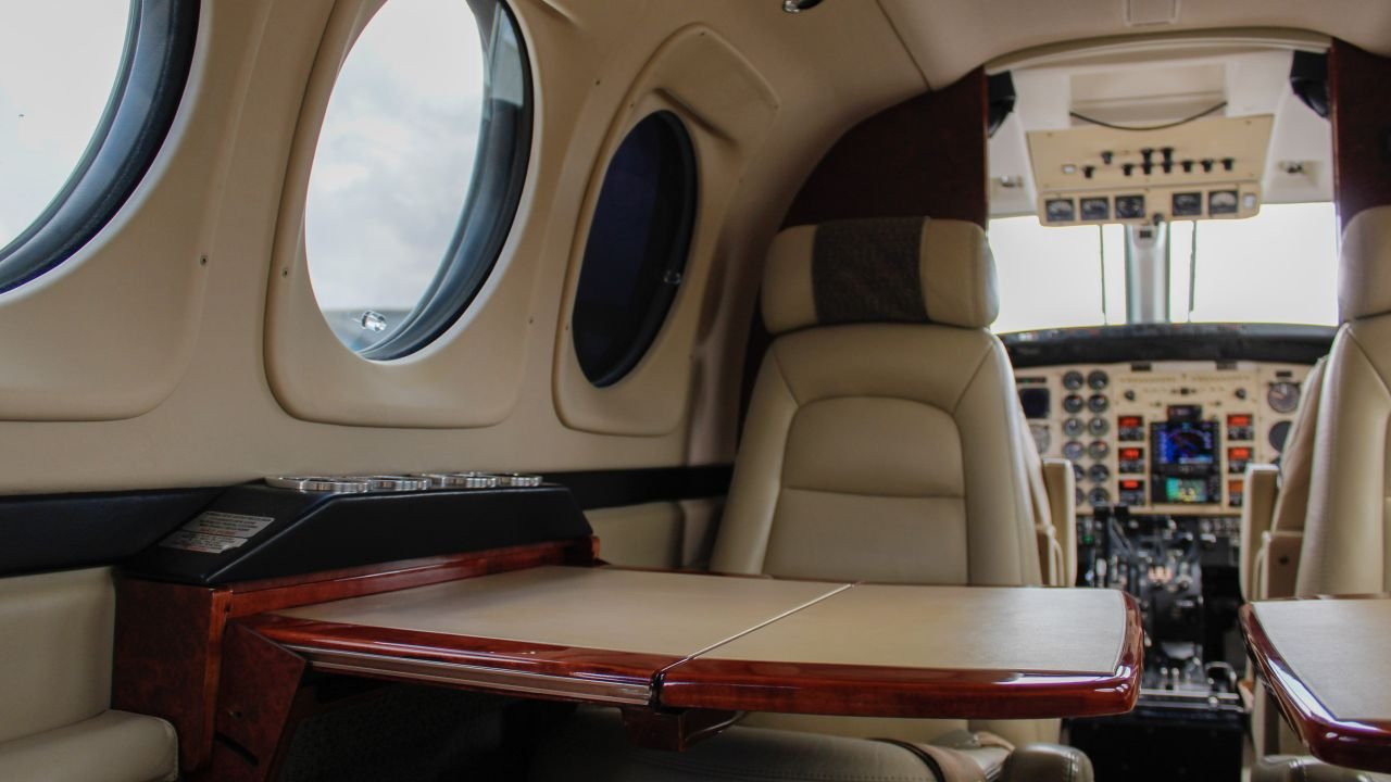 BEECHCRAFT KING AIR C90B 2001