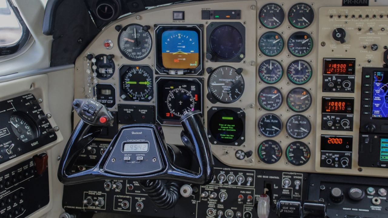 BEECHCRAFT KING AIR C90B 2001