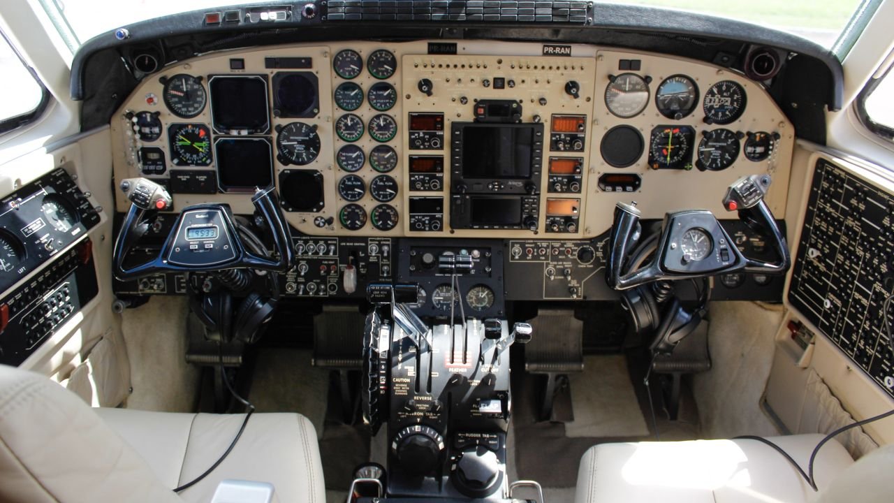 BEECHCRAFT KING AIR C90B 2001