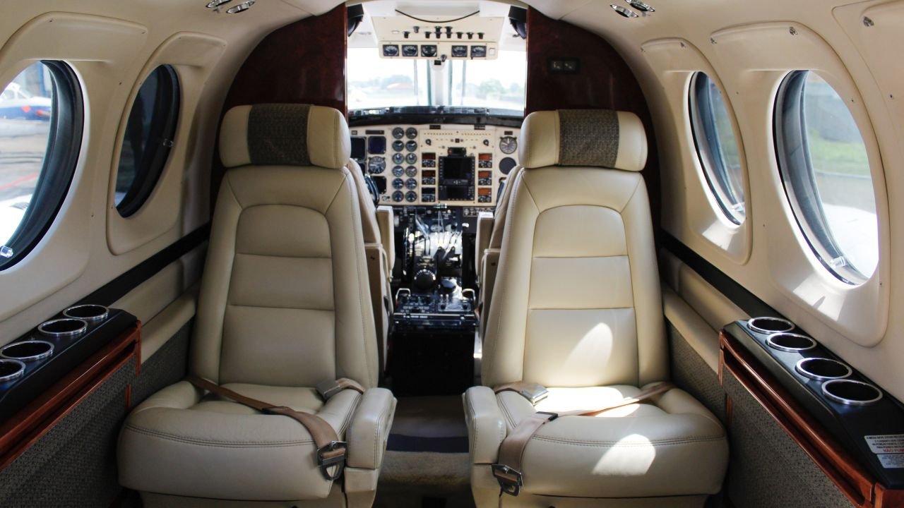 BEECHCRAFT KING AIR C90B 2001
