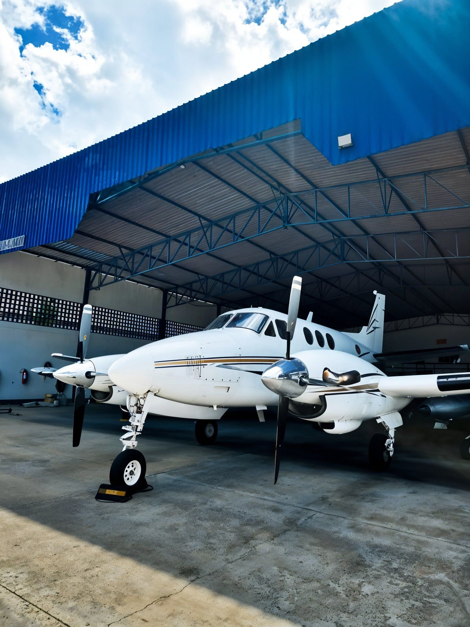 BEECHCRAFT KING AIR E90 1972