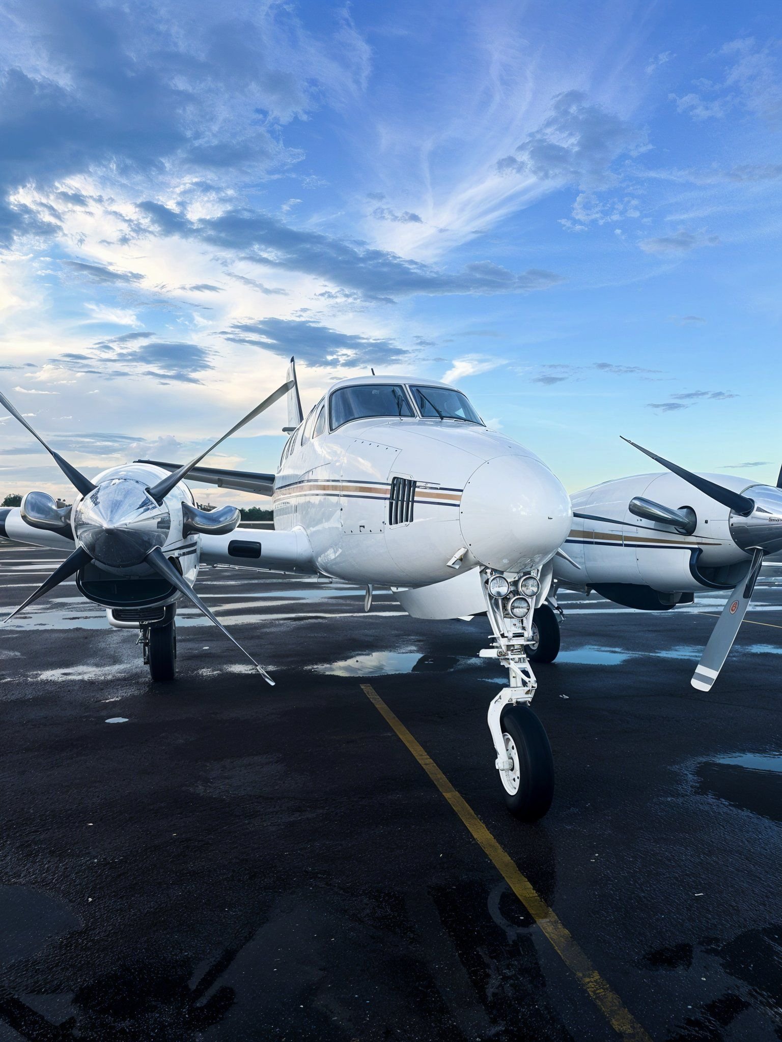 BEECHCRAFT KING AIR E90 1972