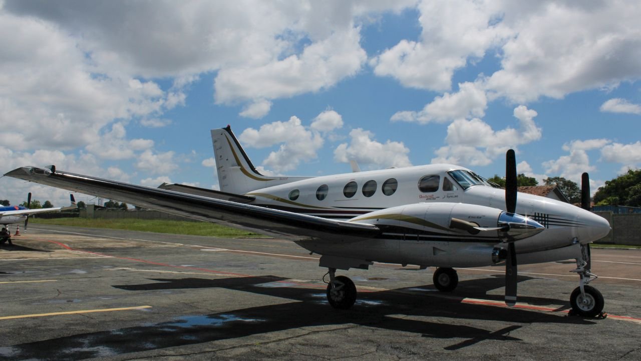 BEECHCRAFT KING AIR C90B 2001