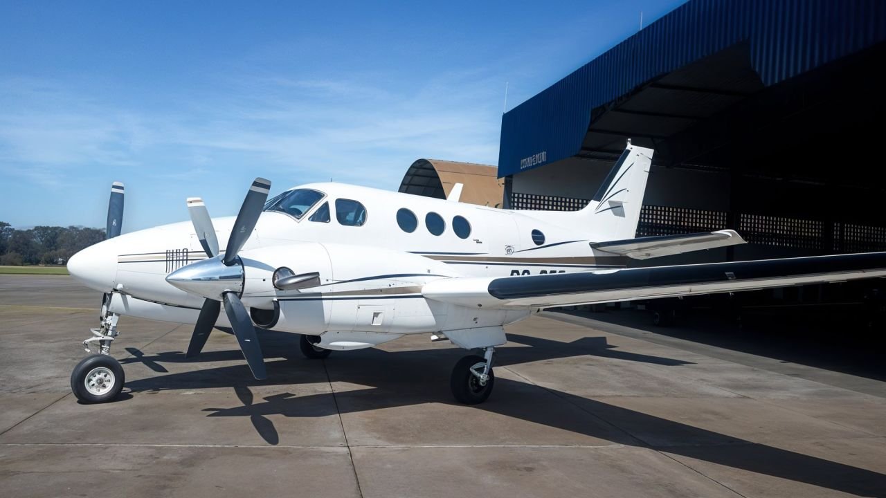 BEECHCRAFT KING AIR E90 1972